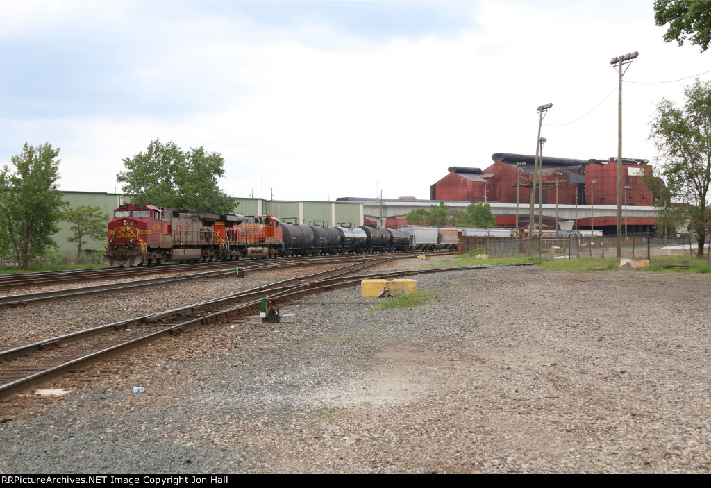 35J slowly rolls its way down toward Michigan Ave Yard